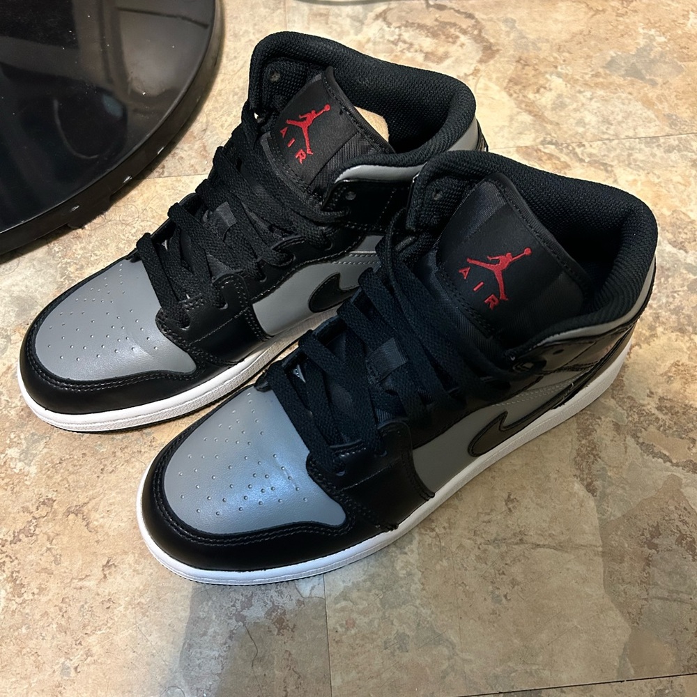 Jordan 1 Mids